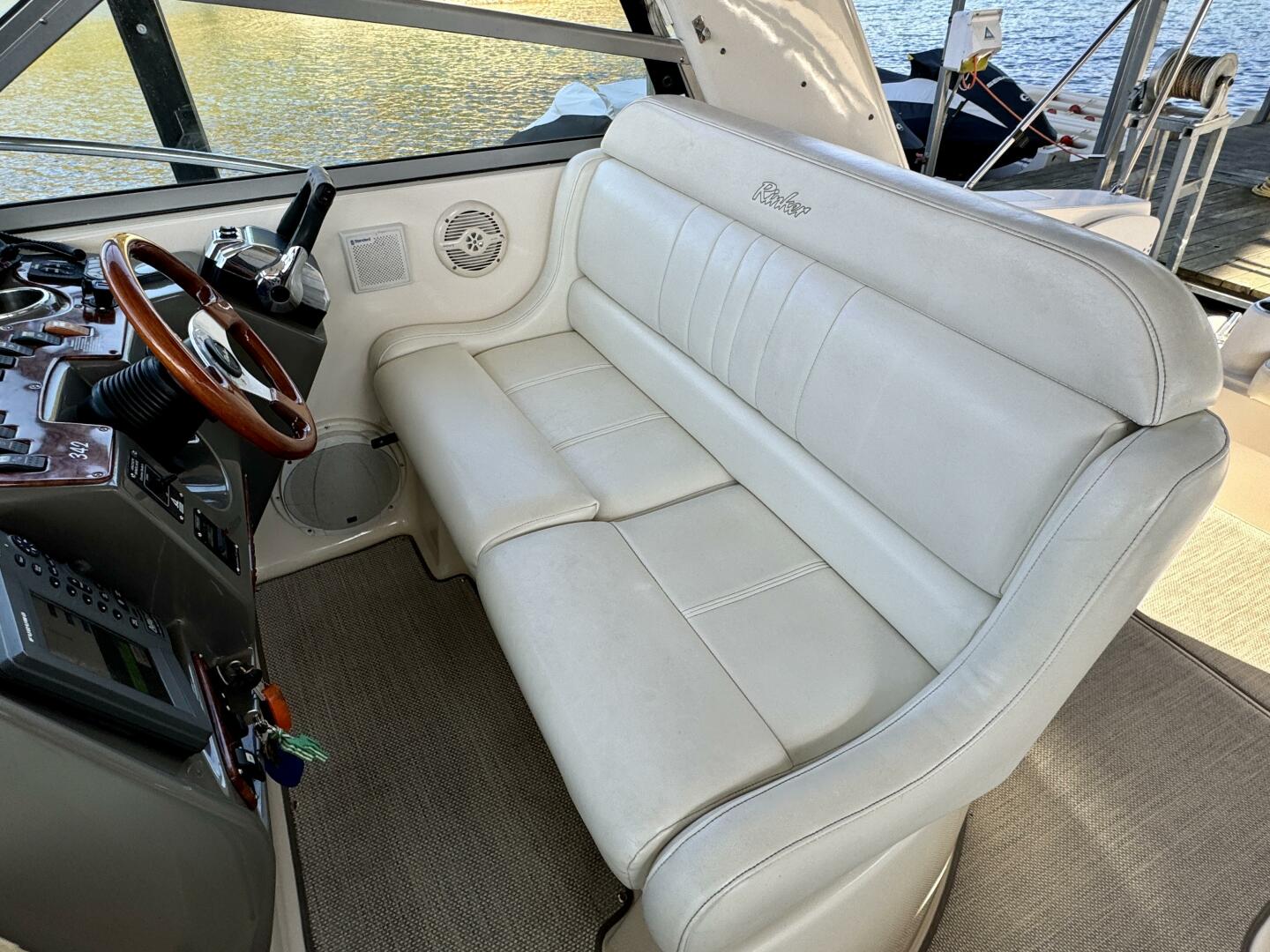 2004 Rinker 342 Fiesta Vee - Image 23