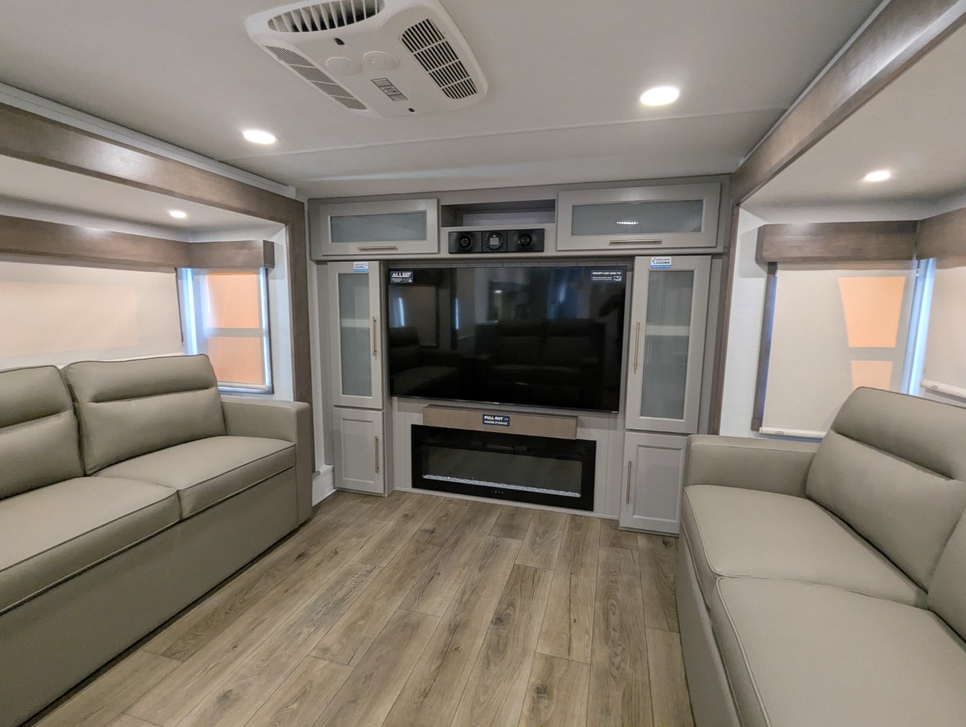 2026 Alliance RV Paradigm 385FL - Image 8
