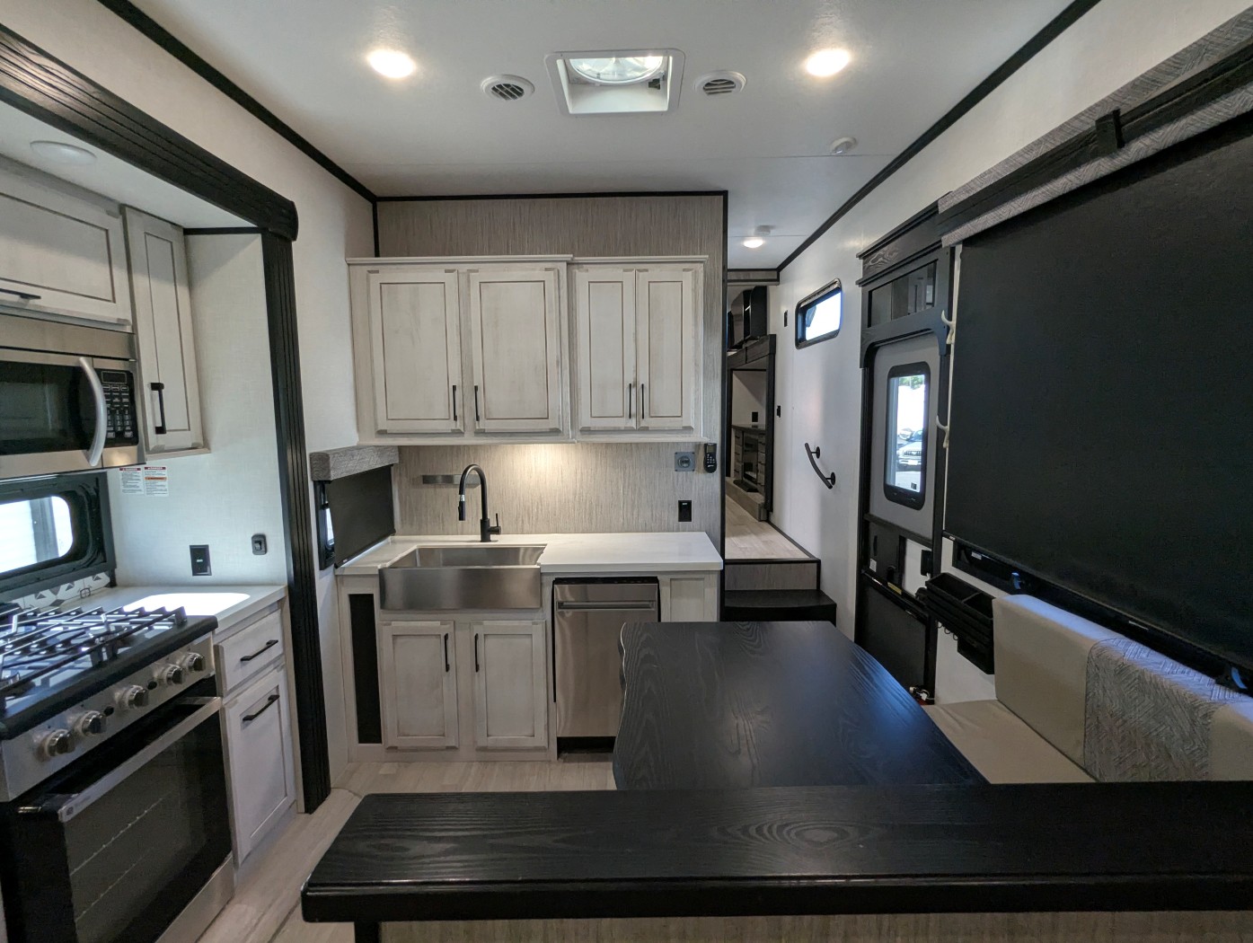 2023 KZ RV Durango Gold G360REQ - Image 30