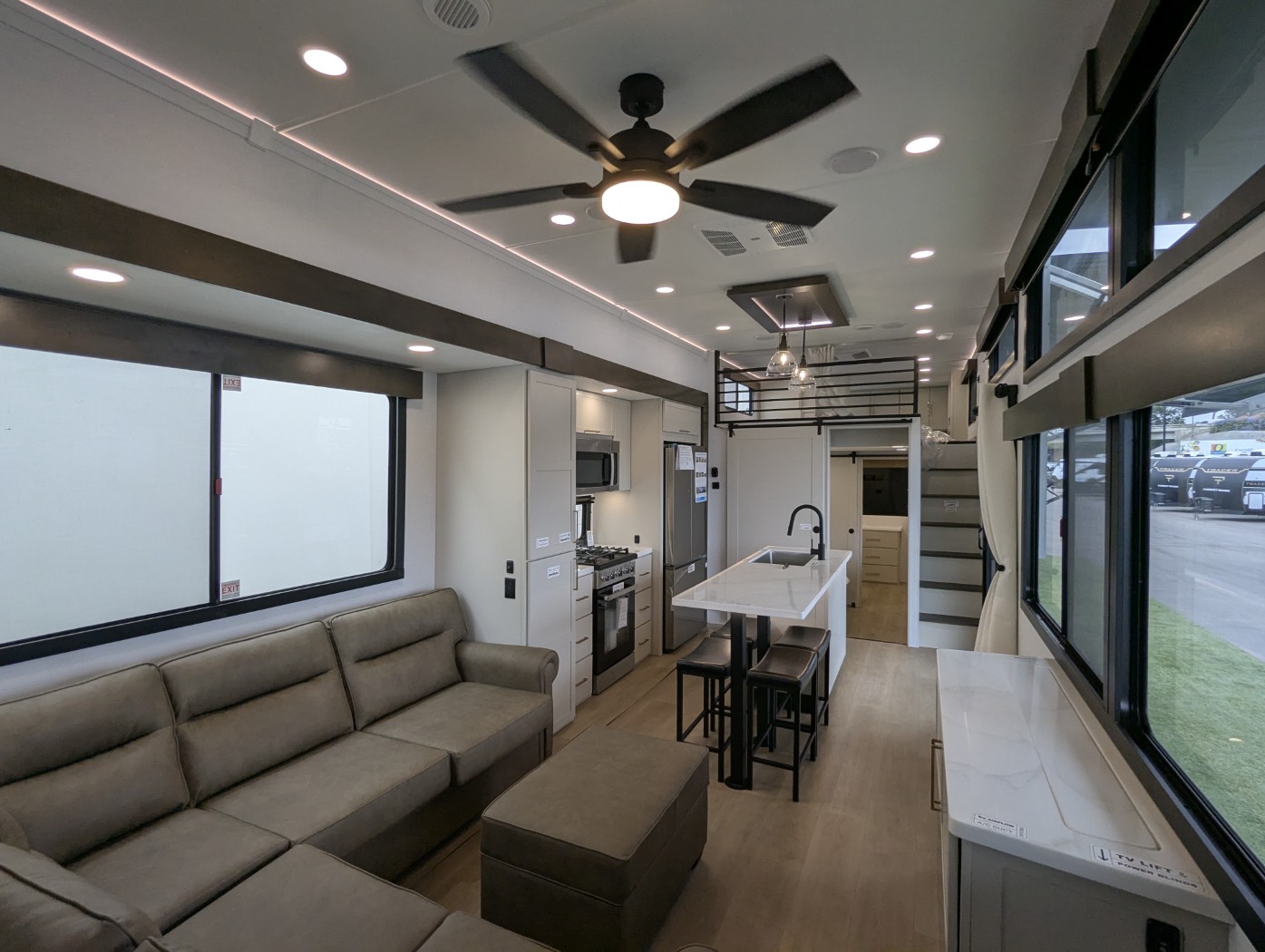 2027 Alliance RV Benchmark 44LFT - Image 7