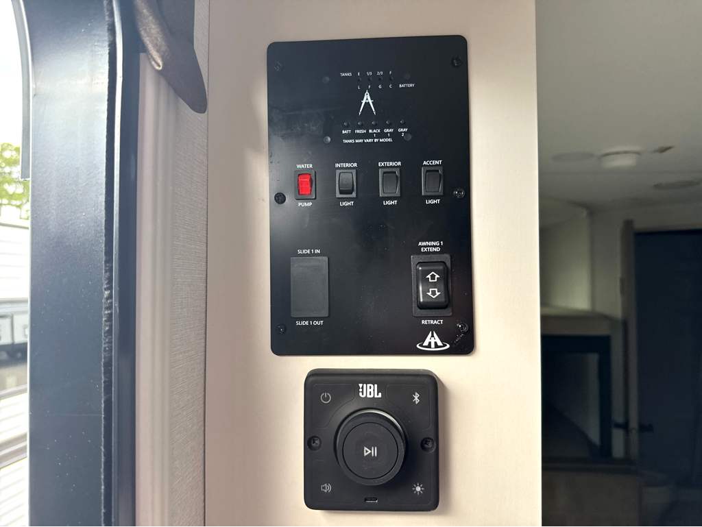 2027 GRAND DESIGN TRANSCEND 19BHX - Image 13