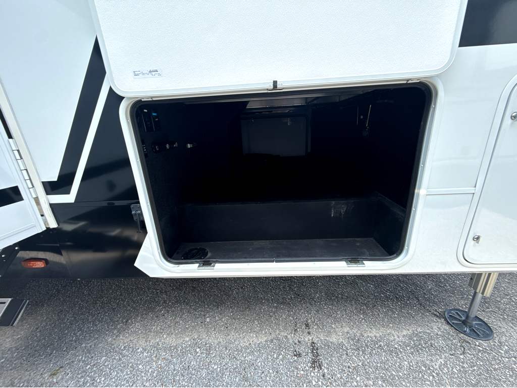 2024 BRINKLEY MODEL Z 2900 - Image 8