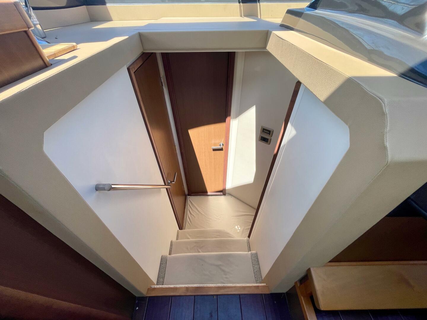 2017 Sea Ray 400 Sundancer - Image 47