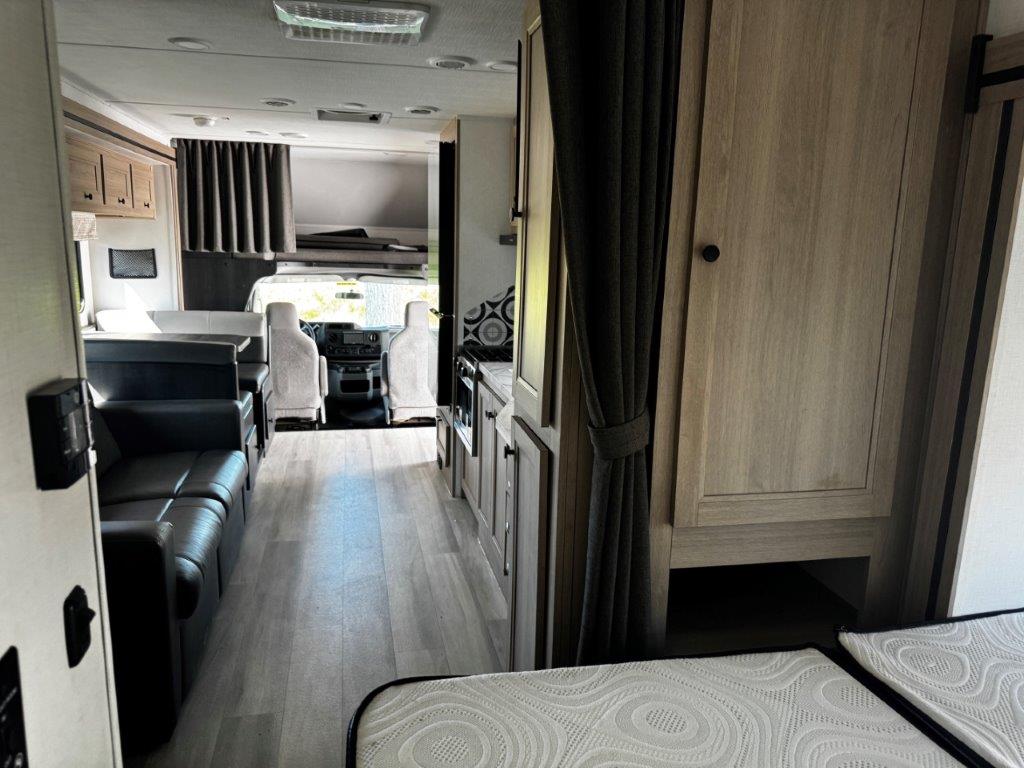 2026 Forest River Sunseeker LE 2550DSLE - Image 23