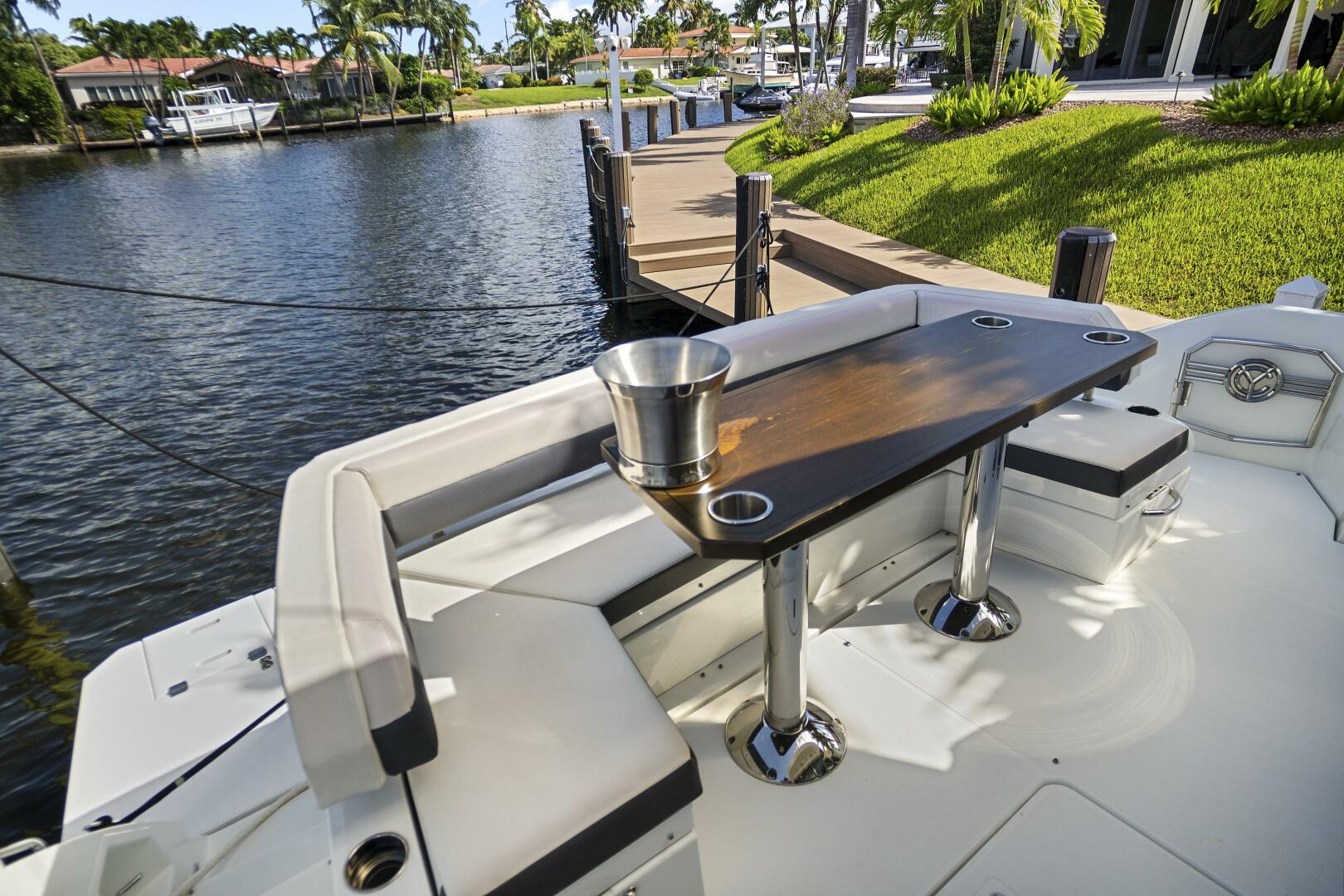 2019 Cruisers Yachts 54 Cantius - Image 12