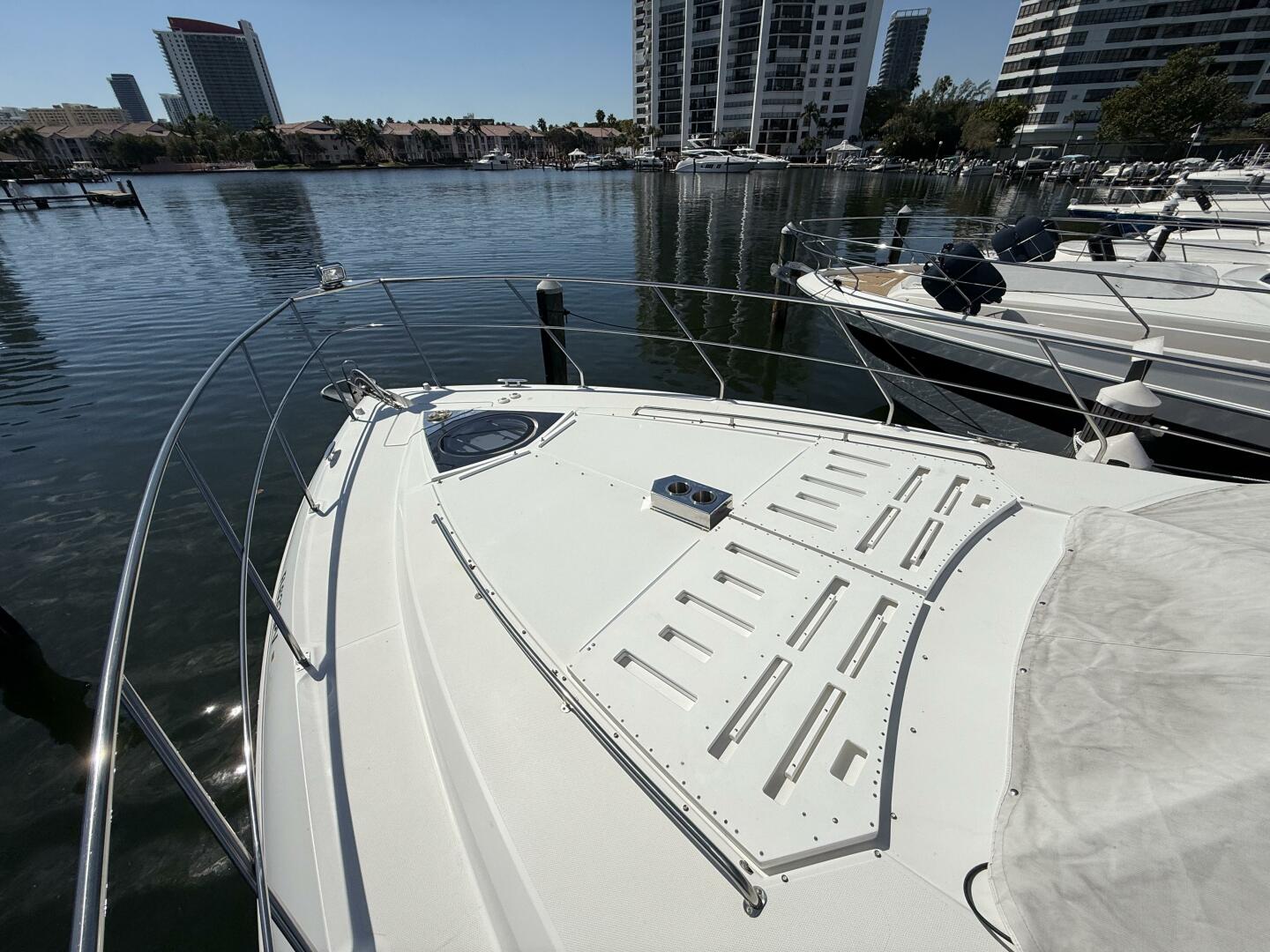 2014 Cruisers Yachts 45 Cantius - Image 48
