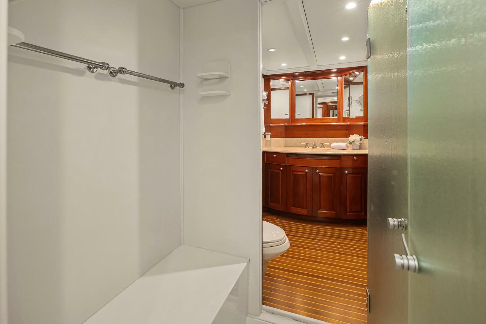 2001 Rayburn Custom Yachts Flush Deck - Image 32