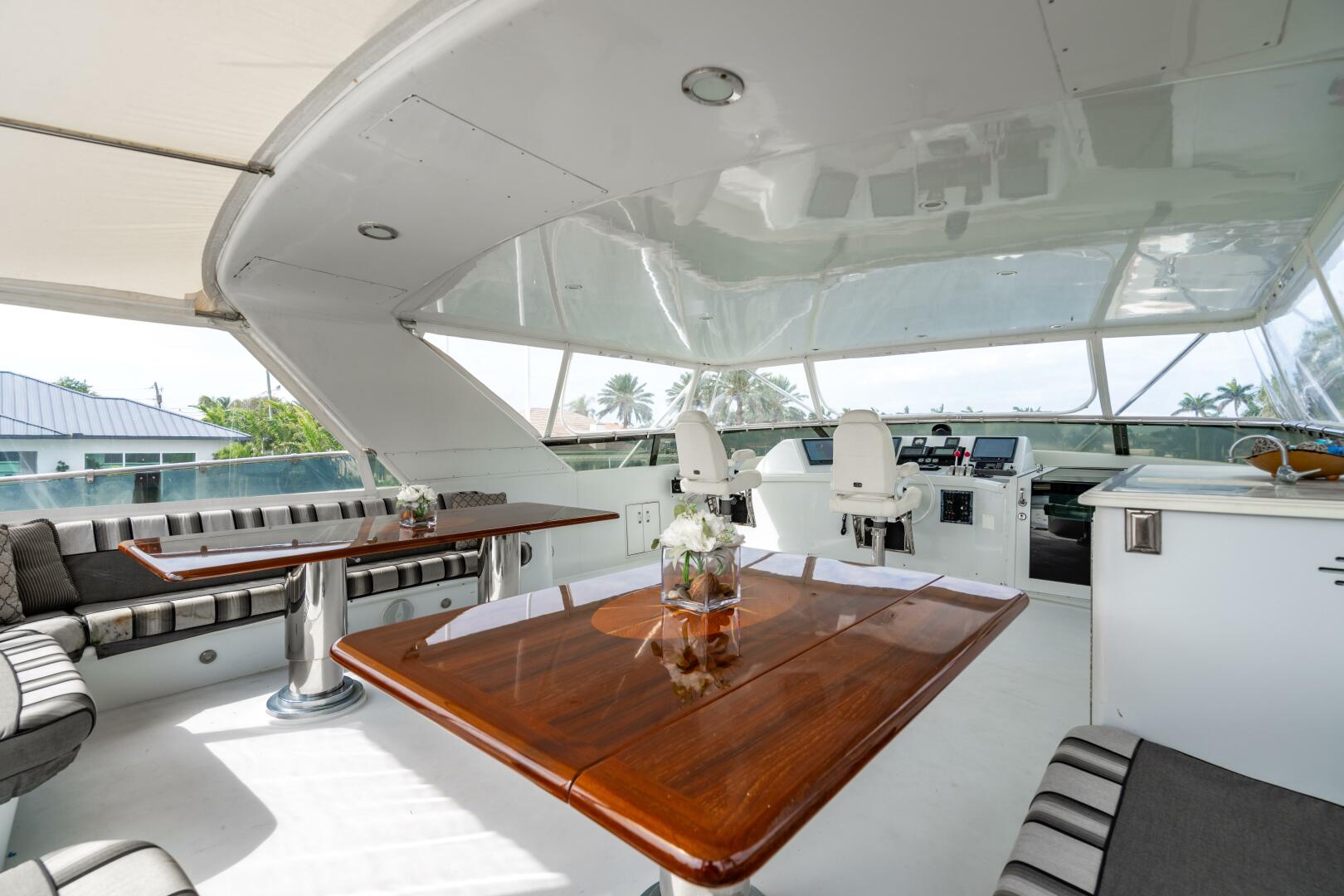2001 Hatteras 100 Motor Yacht - Image 70