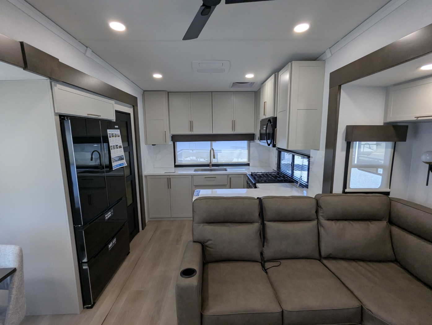 2027 Alliance RV Paradigm 312RK - Image 19
