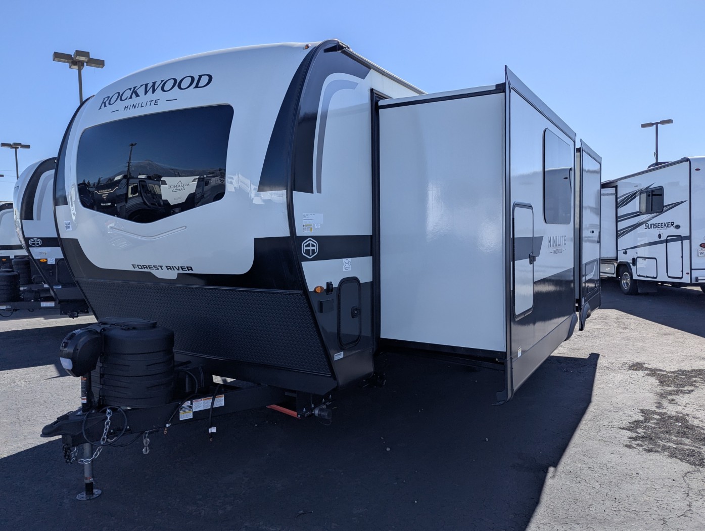 2027 Forest River Rockwood Mini Lite 2523MBR - Image 3