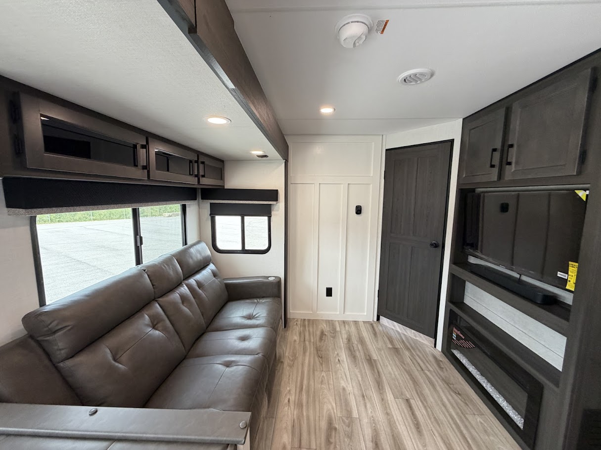 2026 VENTURE RV SPORTTREK 327VIK - Image 14