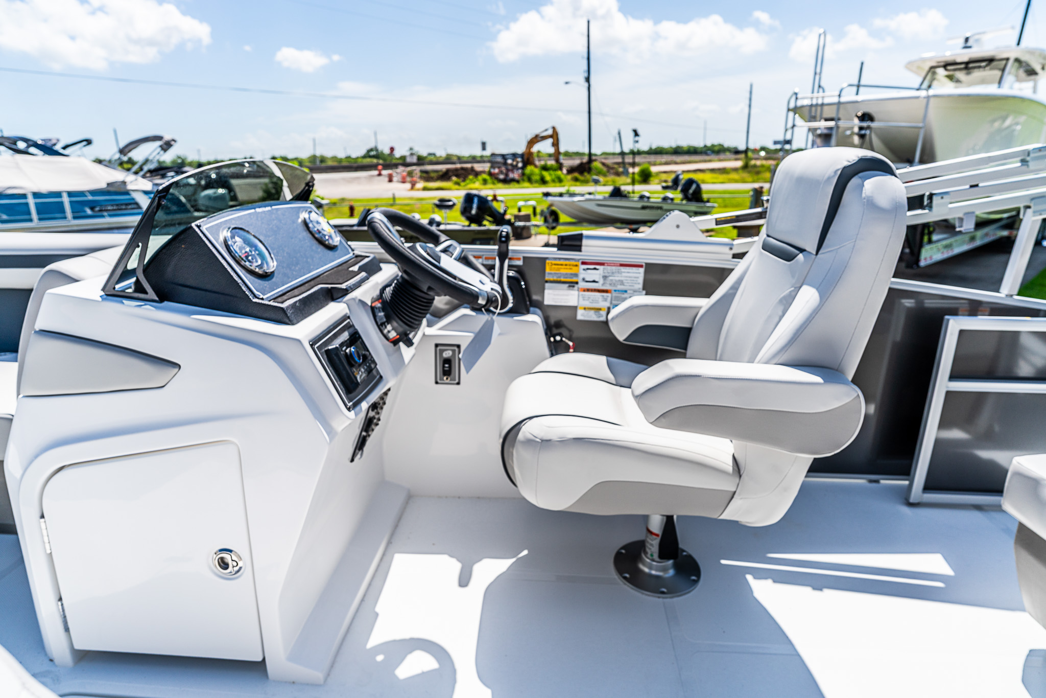 2027 HURRICANE 2027 FUNDECK 2260 REF - Image 11