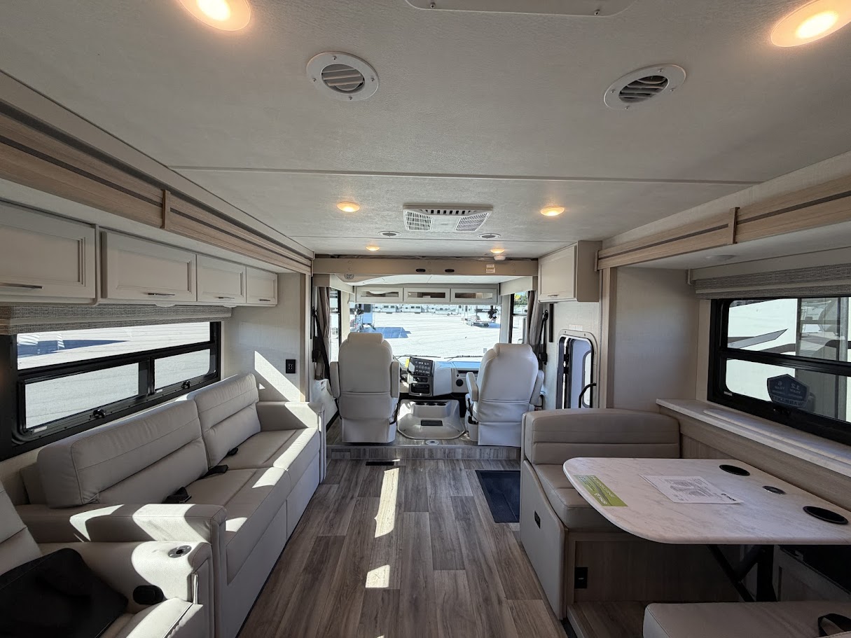 2027 THOR MOTOR COACH HURRICANE 36H - Image 7