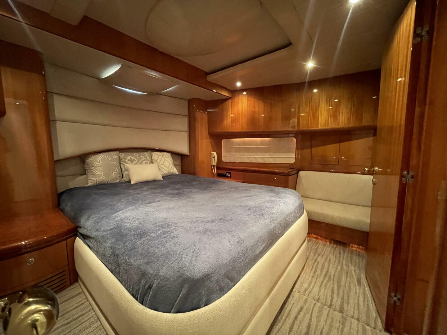 1999 Horizon 70 MY - Image 22