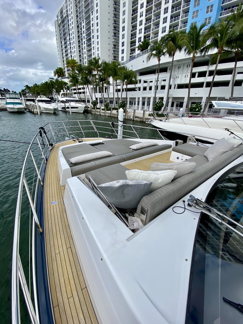 2018 Azimut Flybridge - Image 5