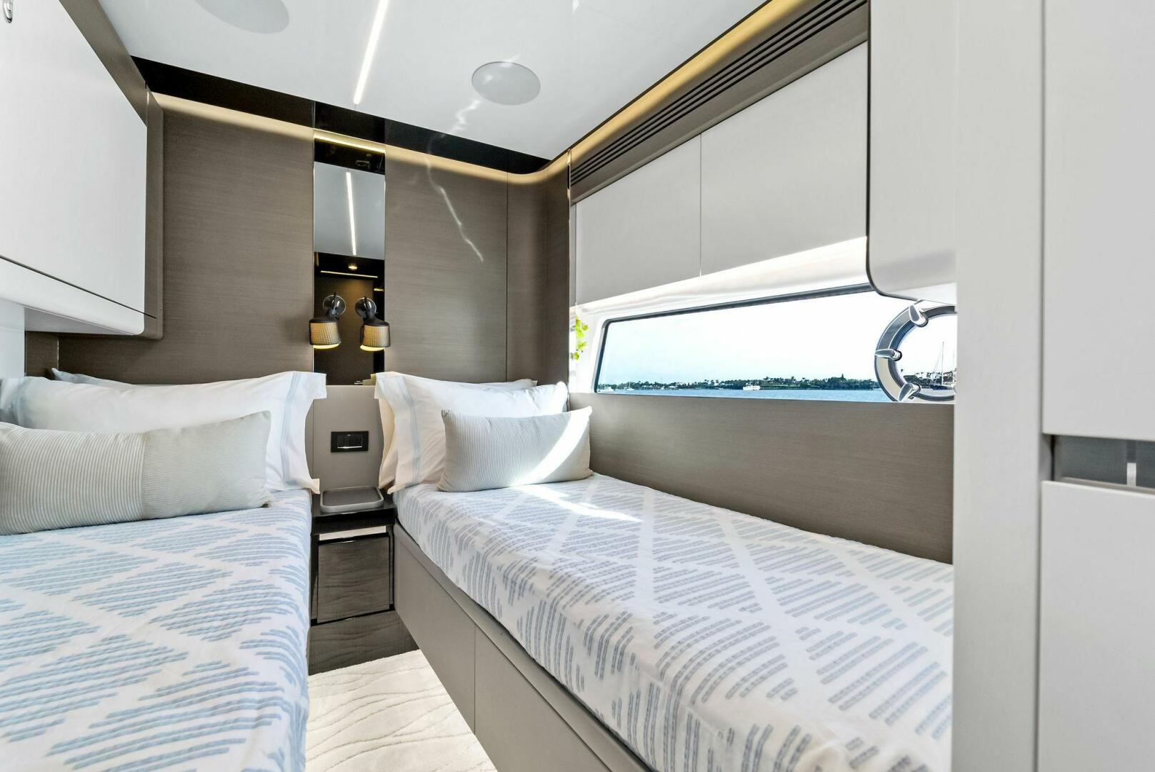 2022 Azimut S8 - Image 35