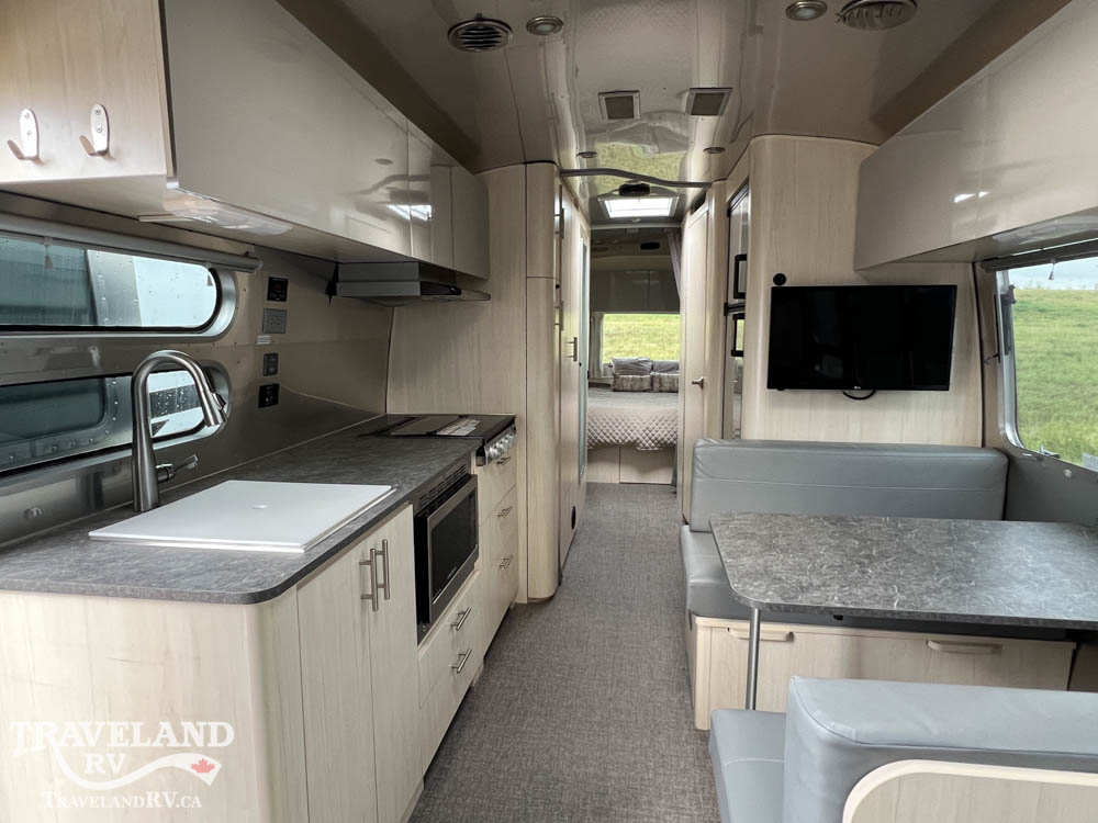 2021 AIRSTREAM FLYING CLOUD 30RB - Image 3