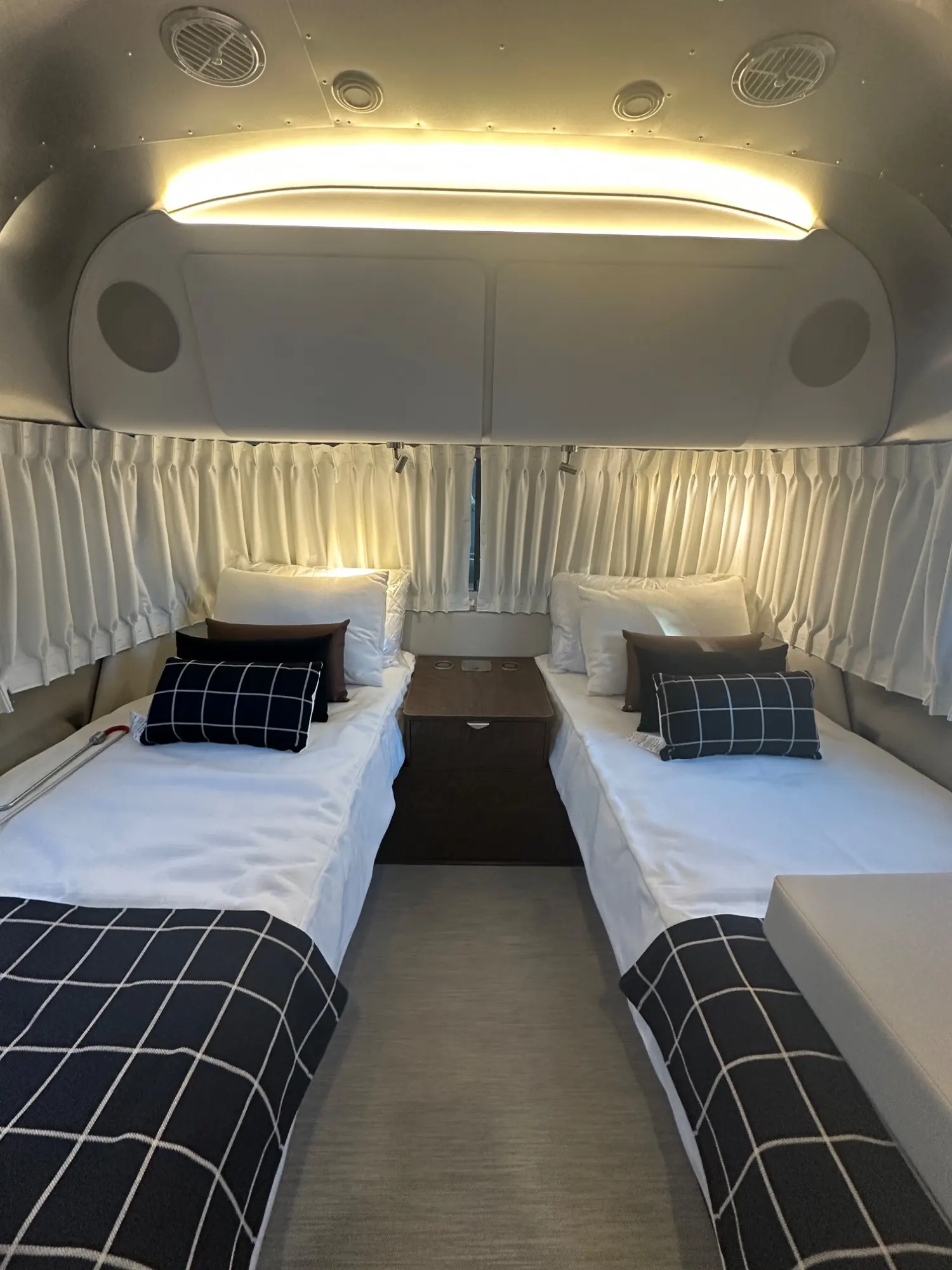 2027 Airstream Globetrotter 25FBT - Image 11