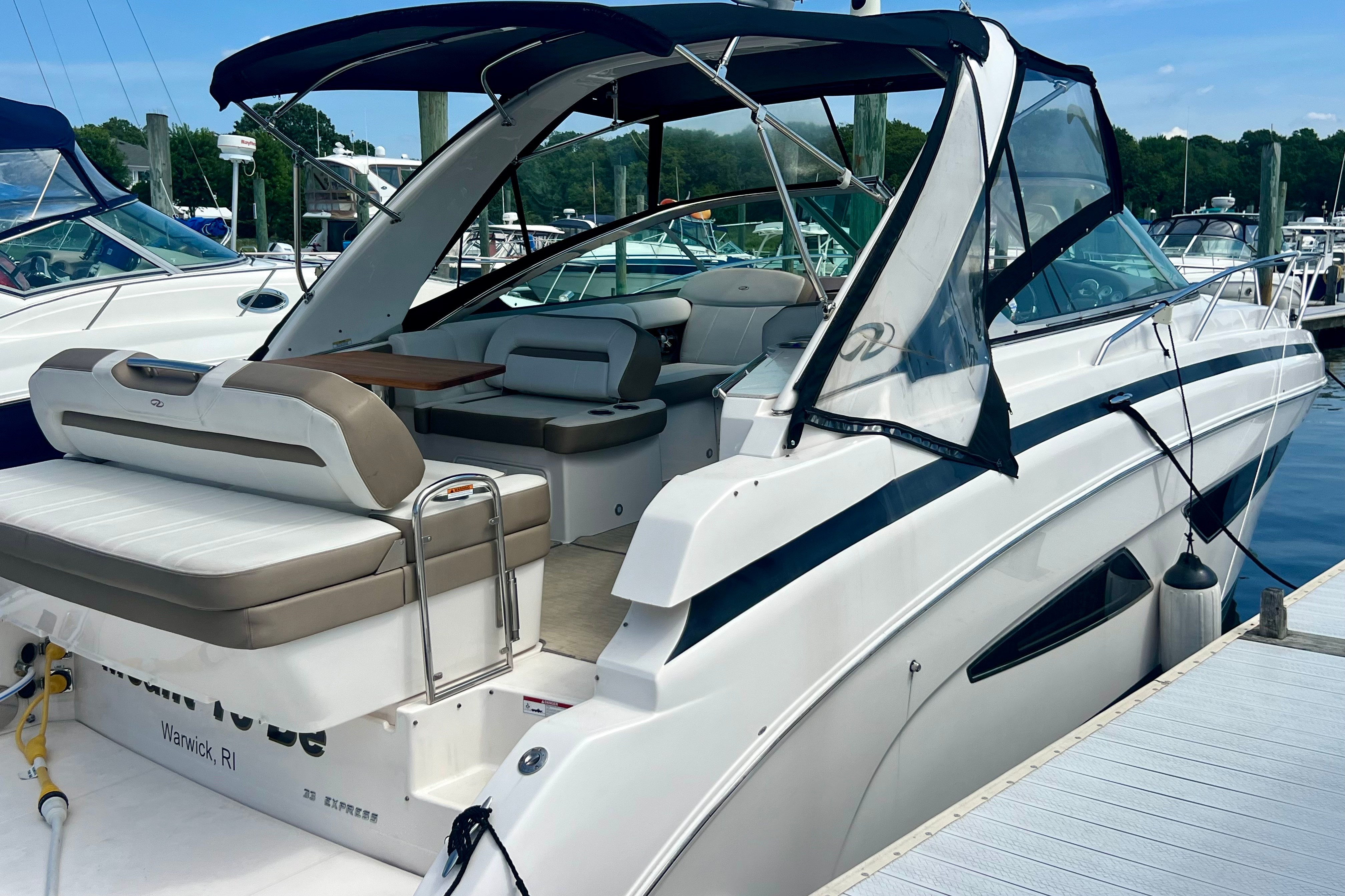 2017 Regal 33 Express - Image 4
