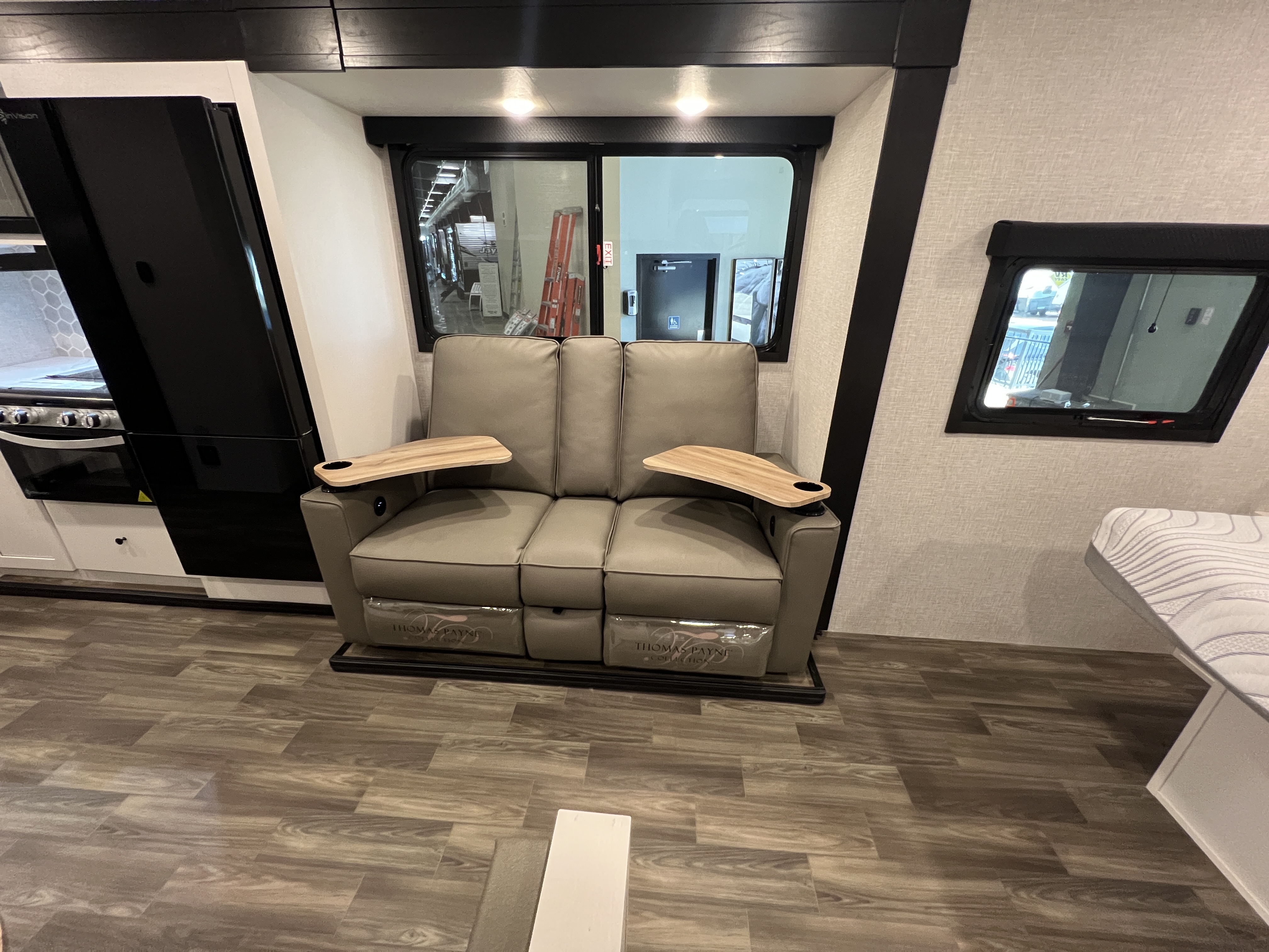 2025 Highland Ridge Range Lite 225CK - Image 12