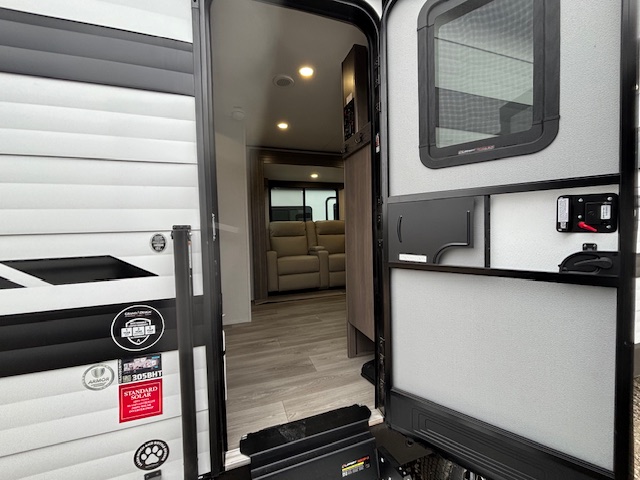 2026 Grand Design Transcend 305BHT - Image 9