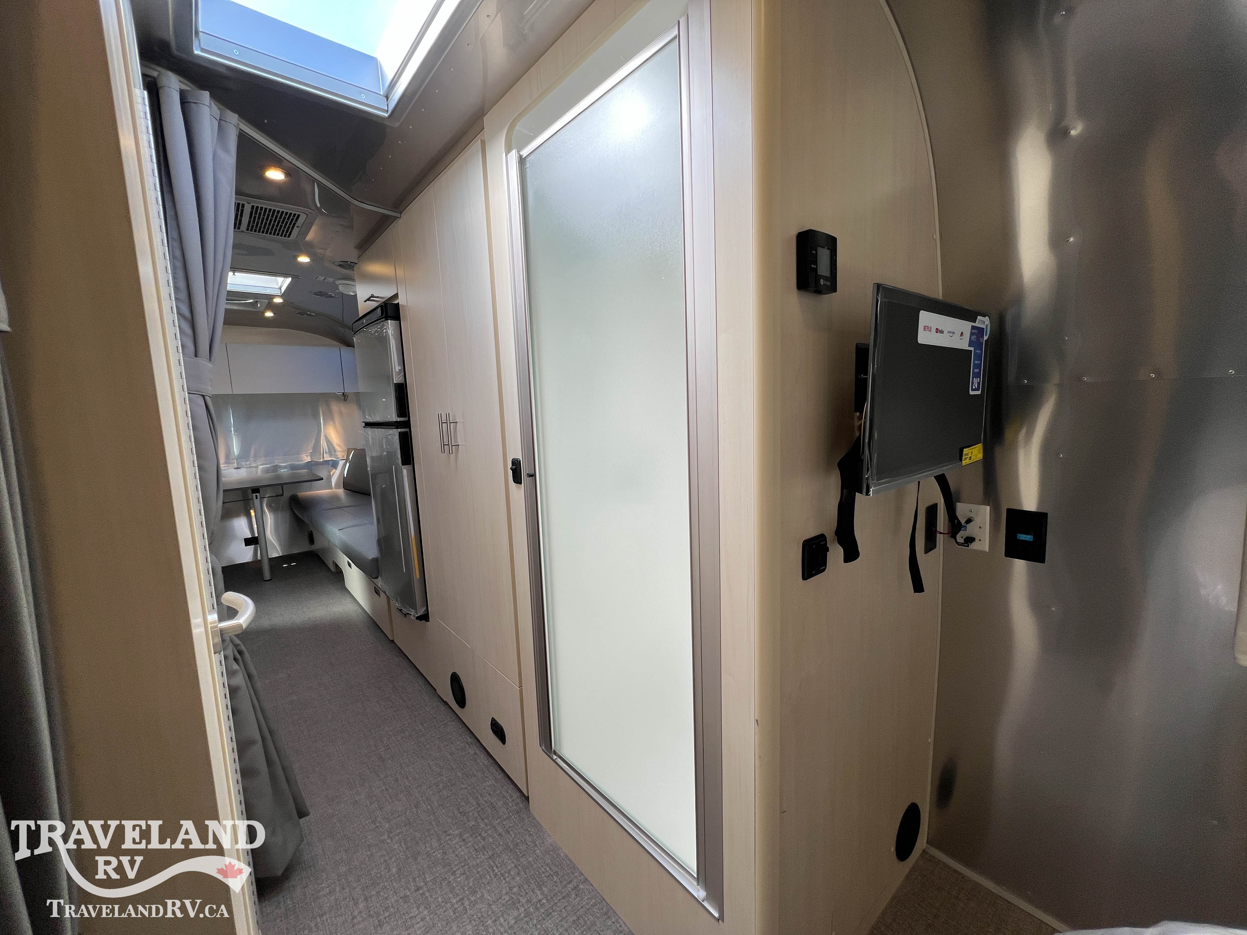 2026 Airstream Flying Cloud 27FB - Image 30