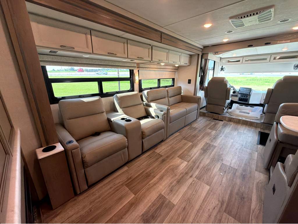 2027 THOR MOTOR COACH HURRICANE 36H - Image 23