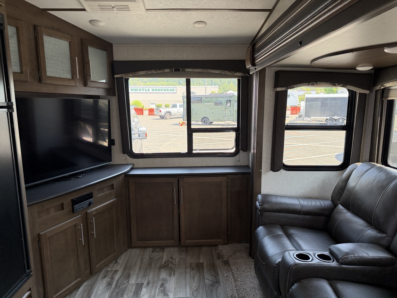 2019 Keystone Cougar Half-Ton West 25RESWE - Image 6