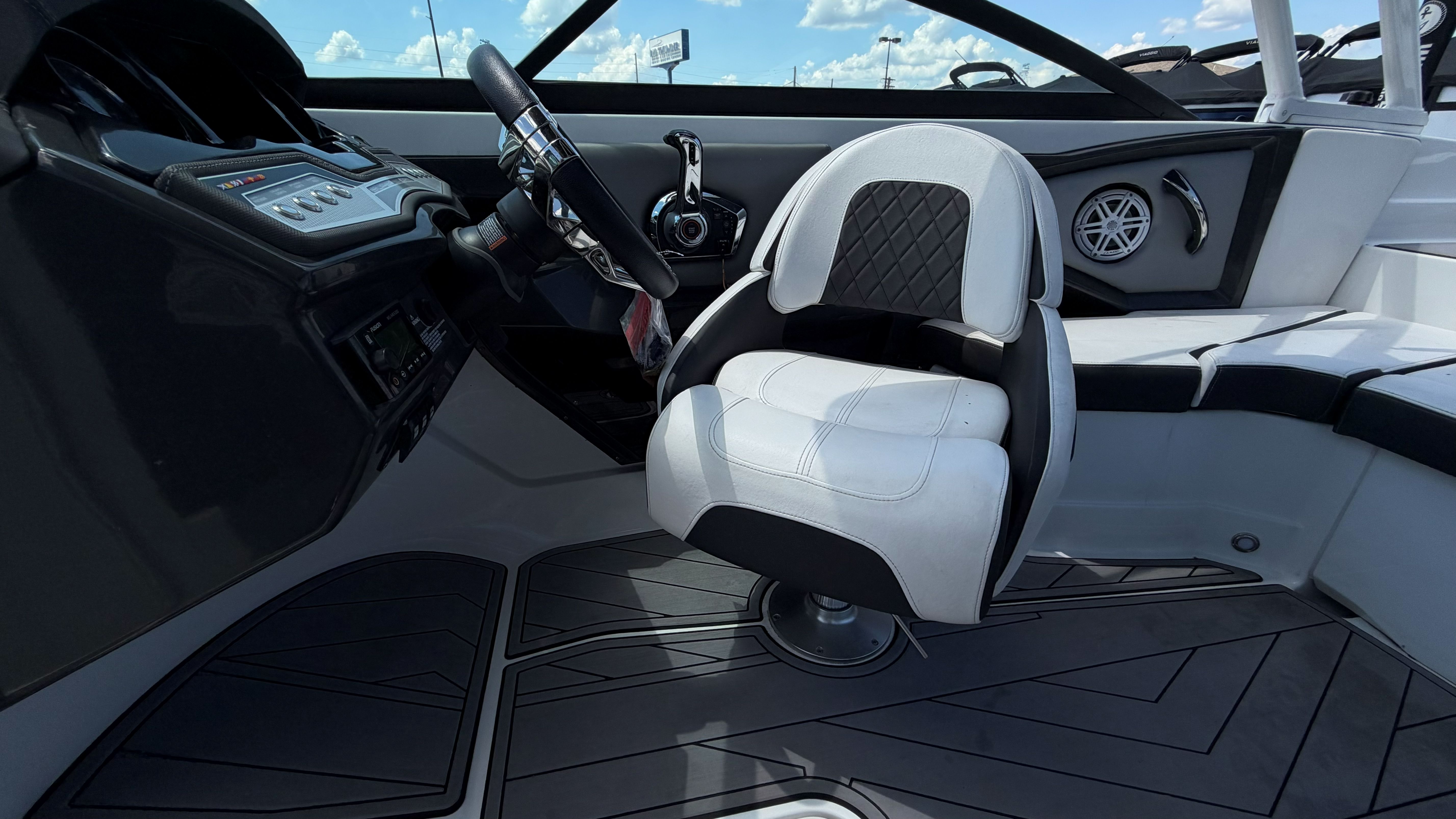 2023 Monterey 238 Super Sport - Image 26