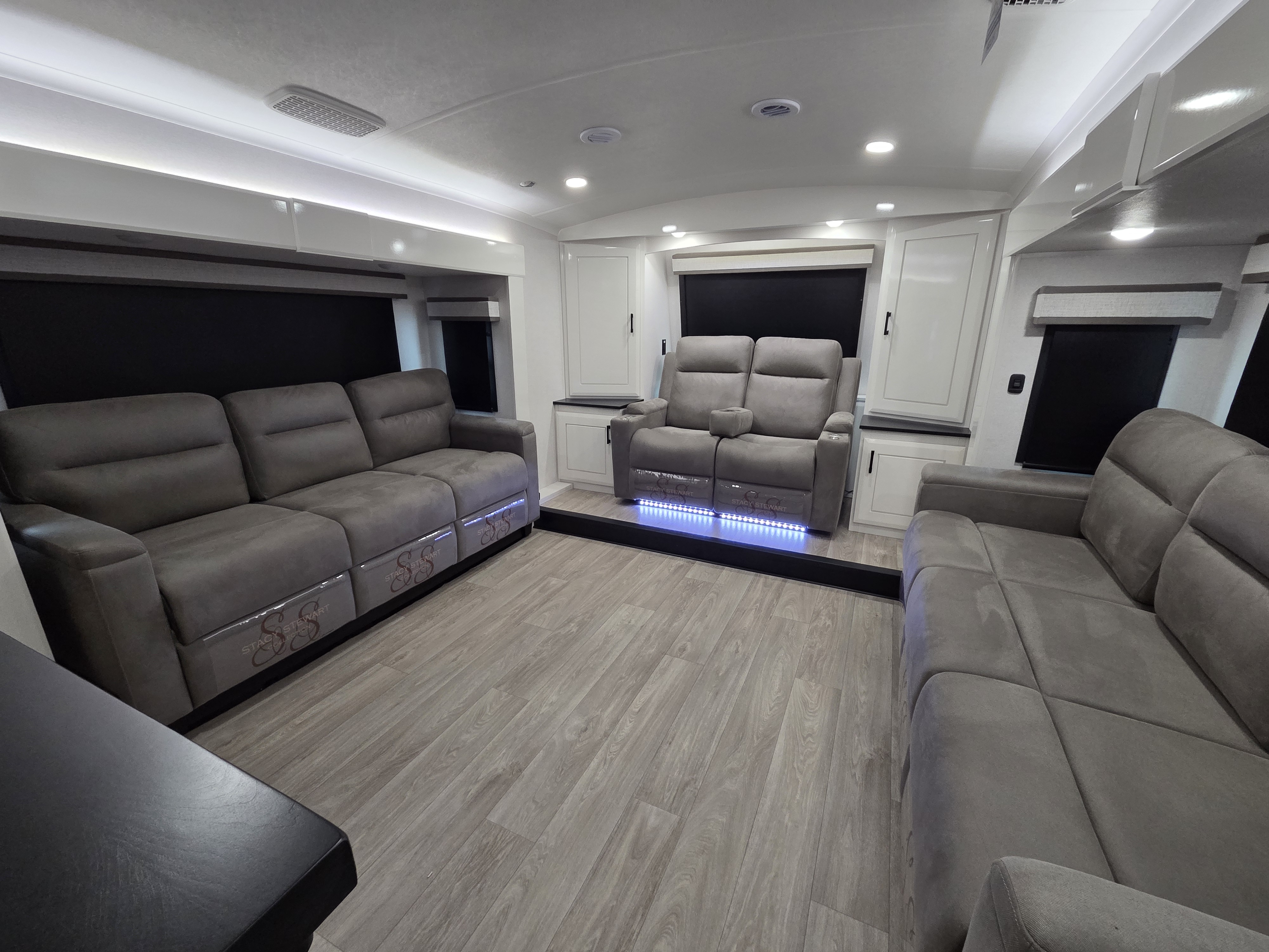 2027 Jayco Pinnacle 39FLOK - Image 14