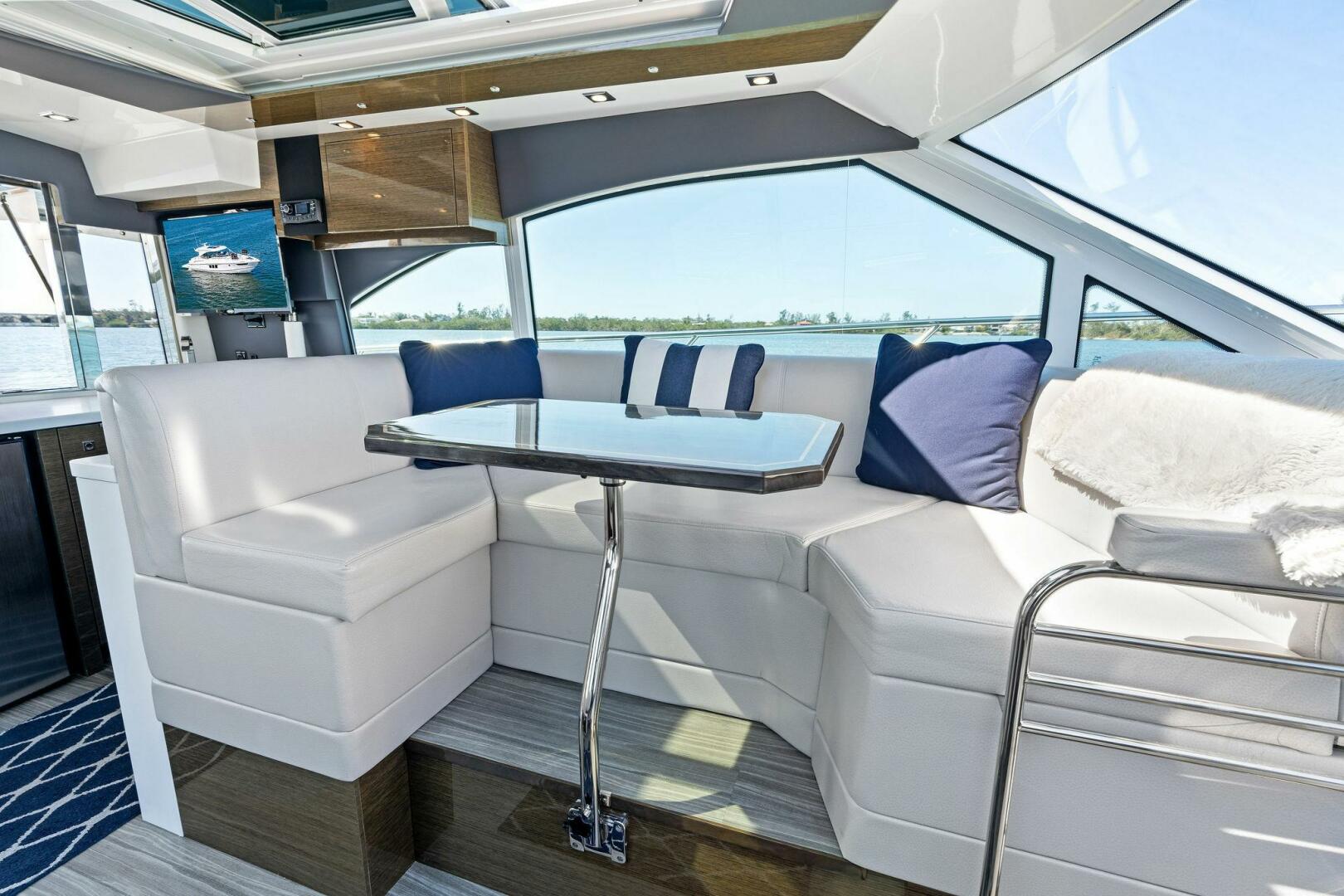 2019 Cruisers Yachts 45 Cantius - Image 37