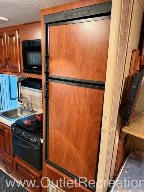2012 Forest River Sunseeker 2300 - Image 8