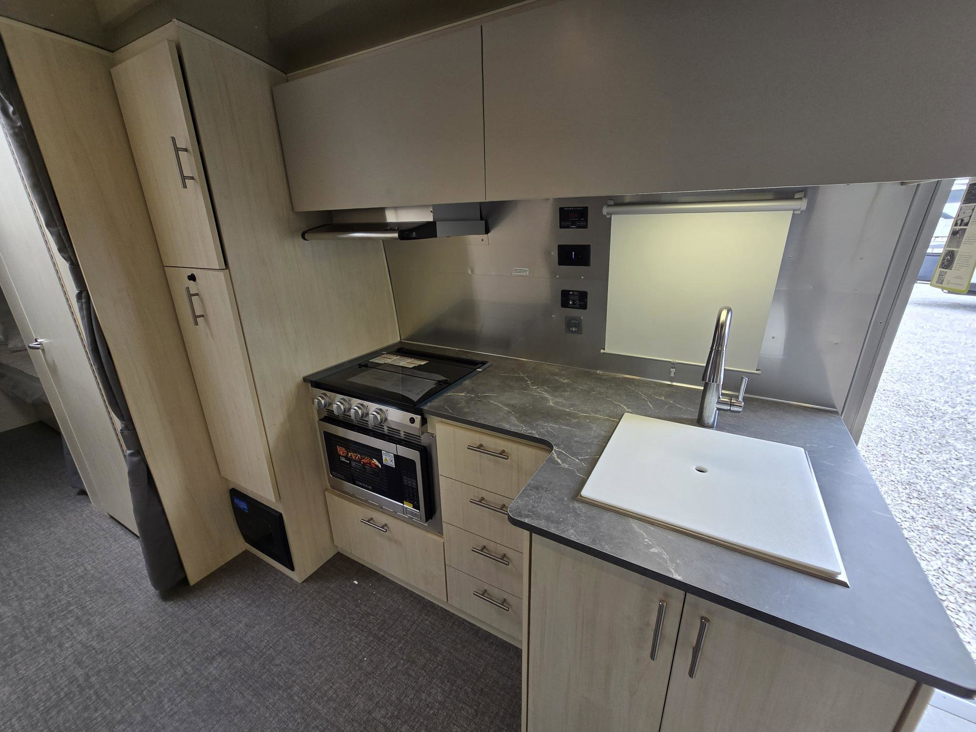 2026 AIRSTREAM FLYING CLOUD 27FBT - Image 12