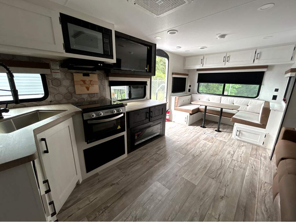 2026 VENTURE RV SIENNA 241VRD - Image 28