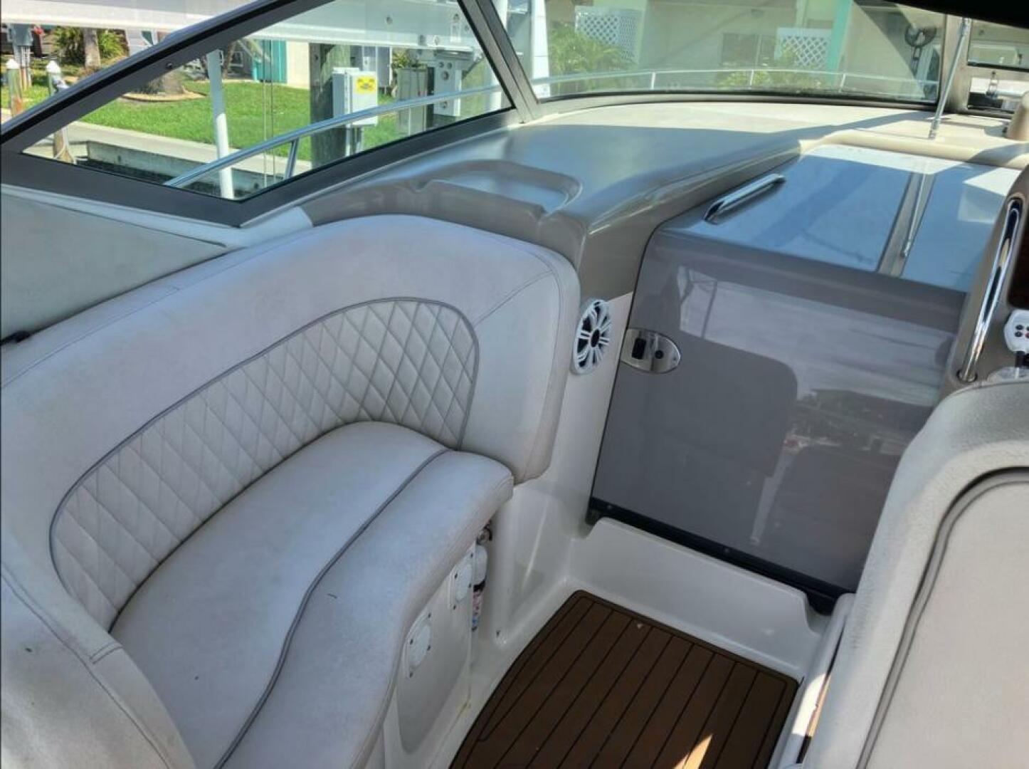 2002 Sea Ray 320 Sundancer - Image 25