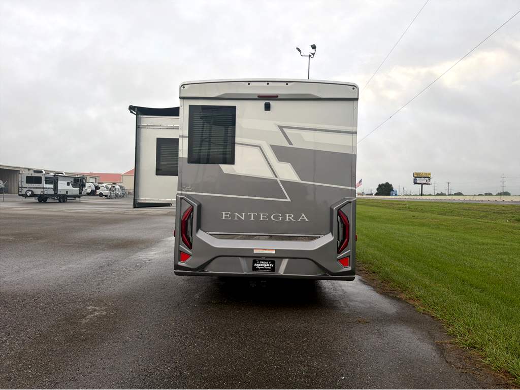 2027 ENTEGRA COACH QWEST 25L - Image 4