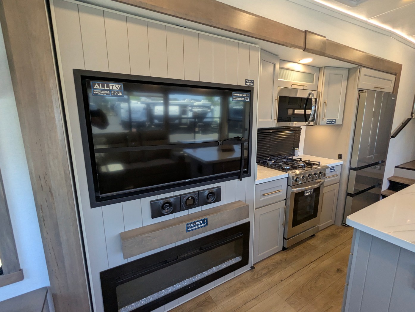 2026 Alliance RV Paradigm 340RL - Image 17