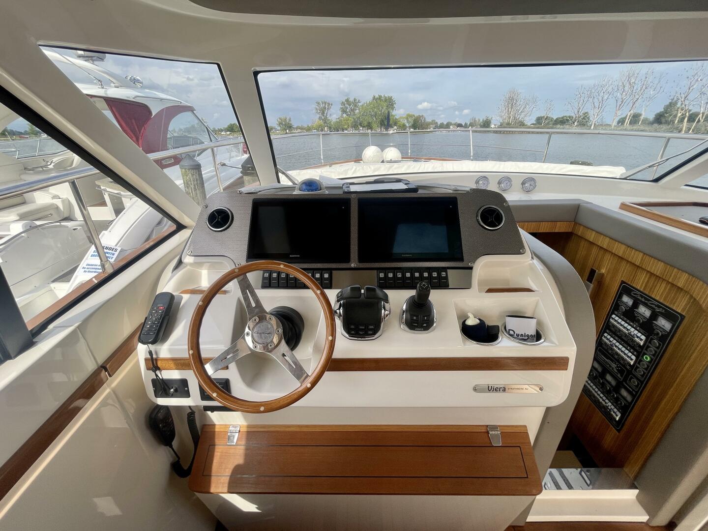 2017 Chris-Craft Commander 42 - Image 20