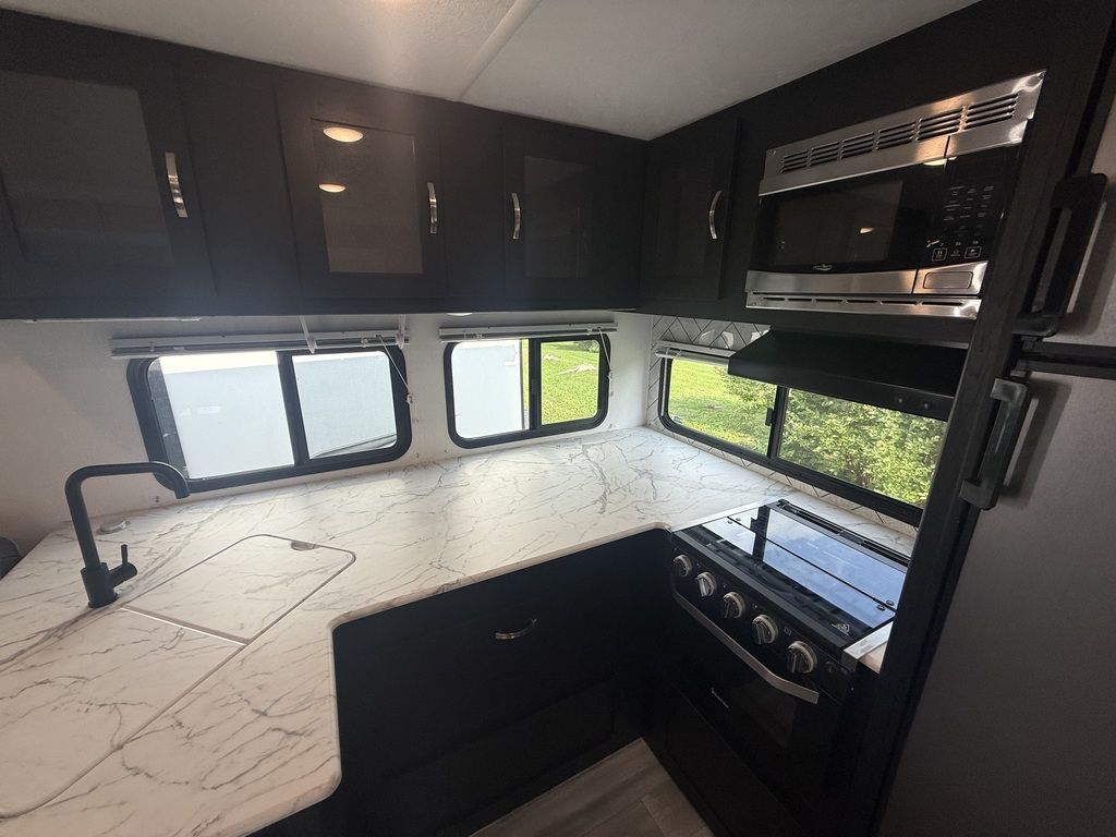 2022 Coachmen FREEDOM EXPRESS - Image 5
