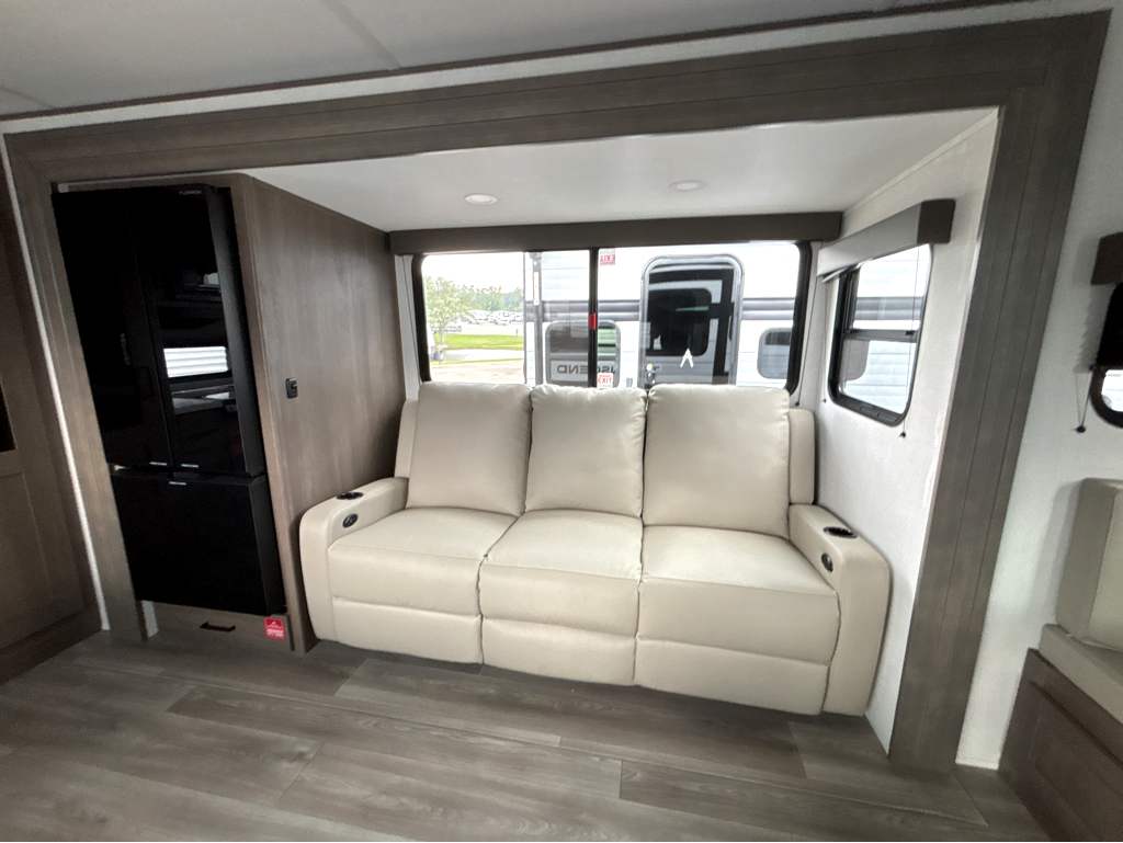 2026 GRAND DESIGN TRANSCEND 315RKT - Image 8