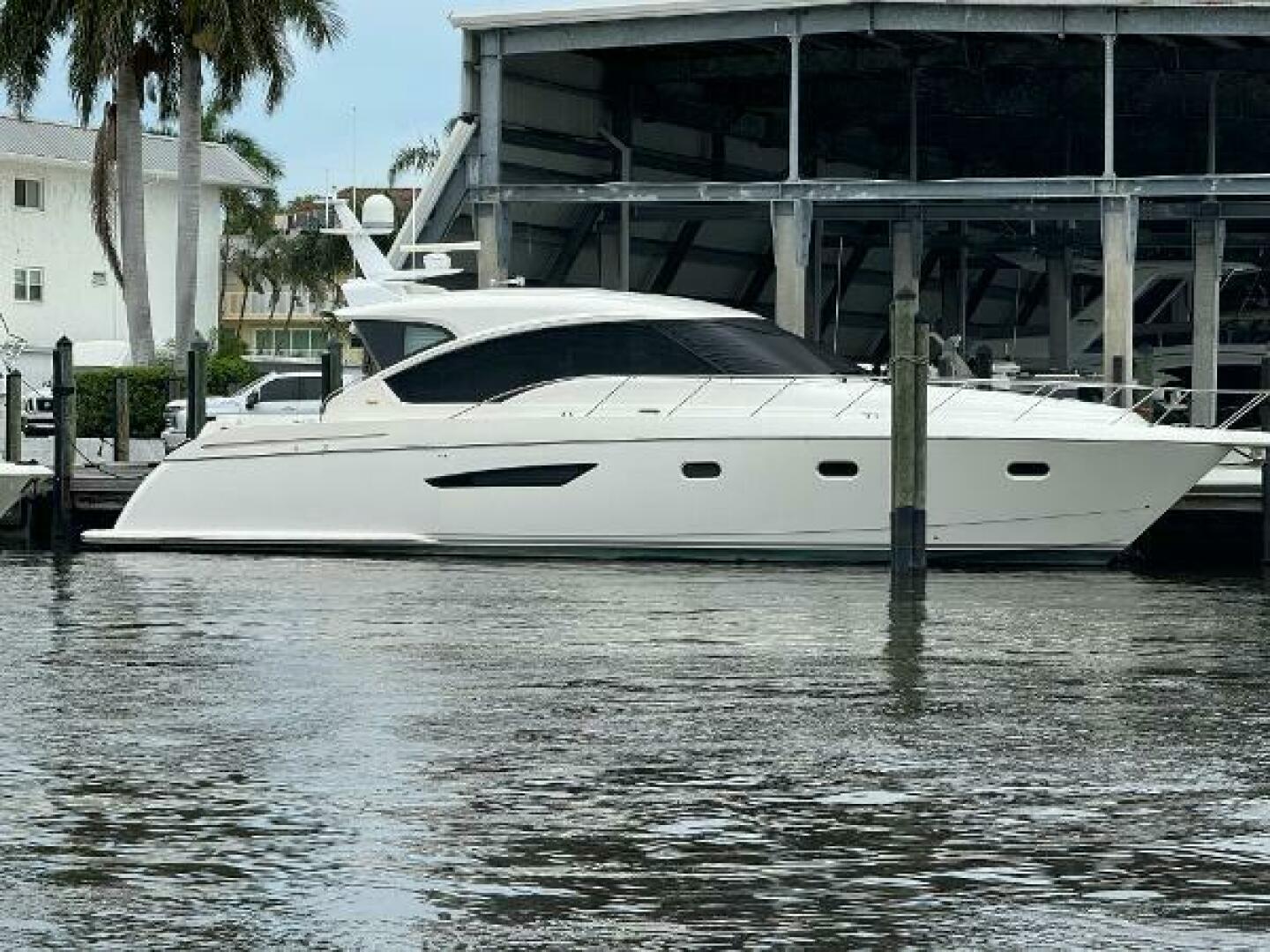 2010 Tiara Yachts 5800 Sovran - Image 3