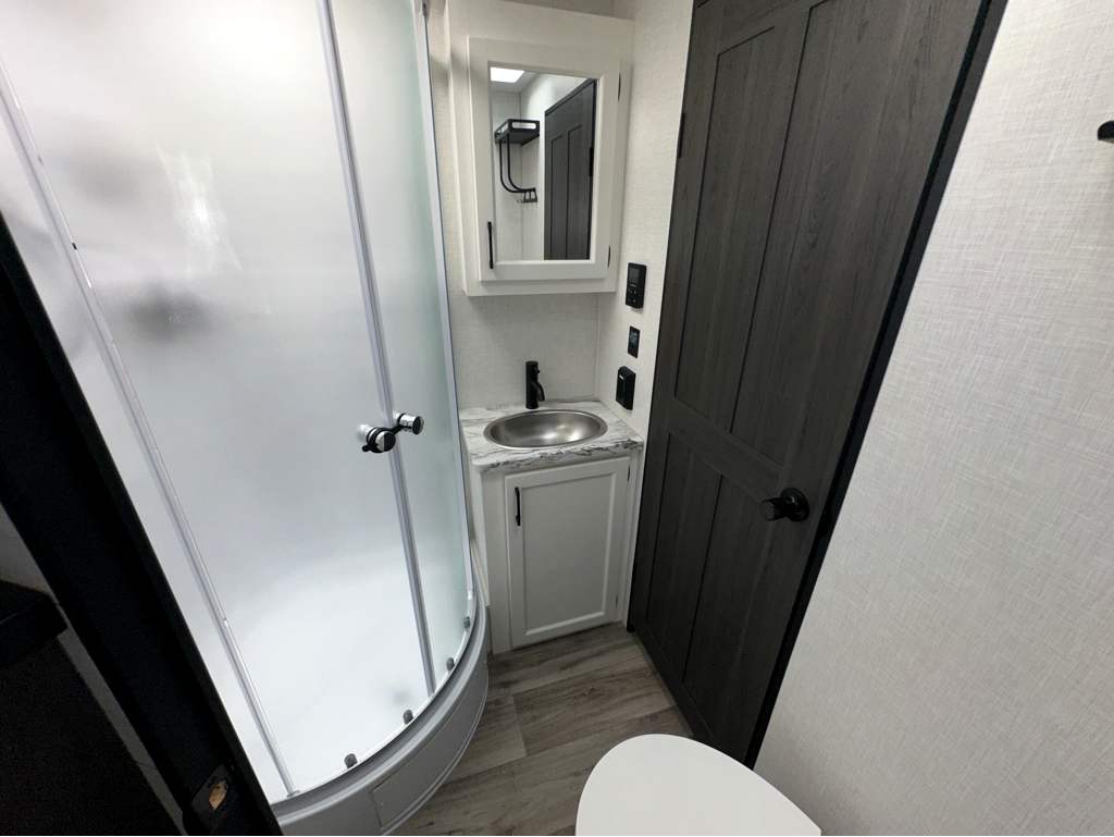 2026 VENTURE RV SPORTTREK 251VFK - Image 24
