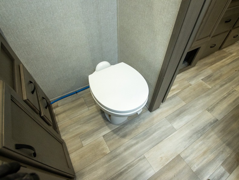 2023 Coachmen Chaparral X Edition 355FBX - Image 22