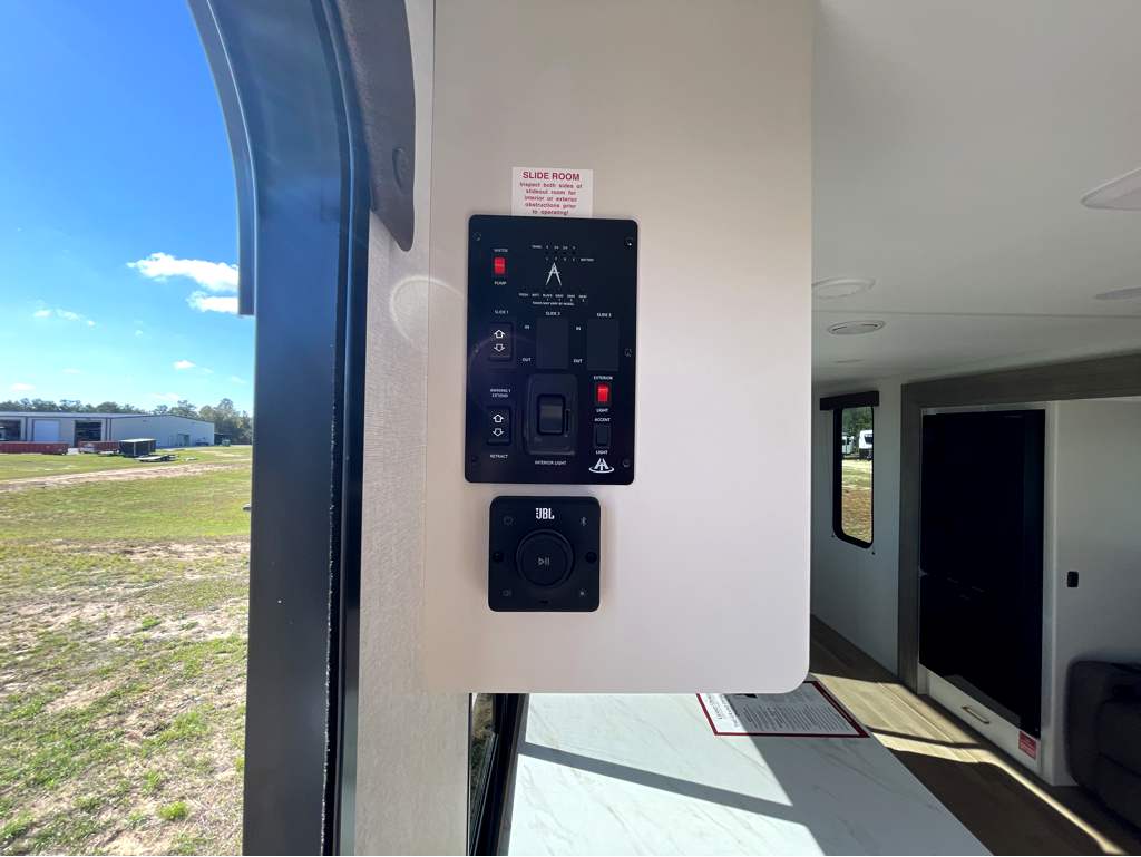 2026 GRAND DESIGN TRANSCEND 285RKT - Image 17