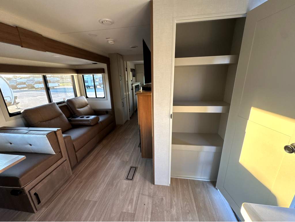 2027 VENTURE RV SPORTTREK 272VRK - Image 13