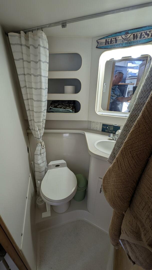 1994 Carver 370 AFT CABIN - Image 27