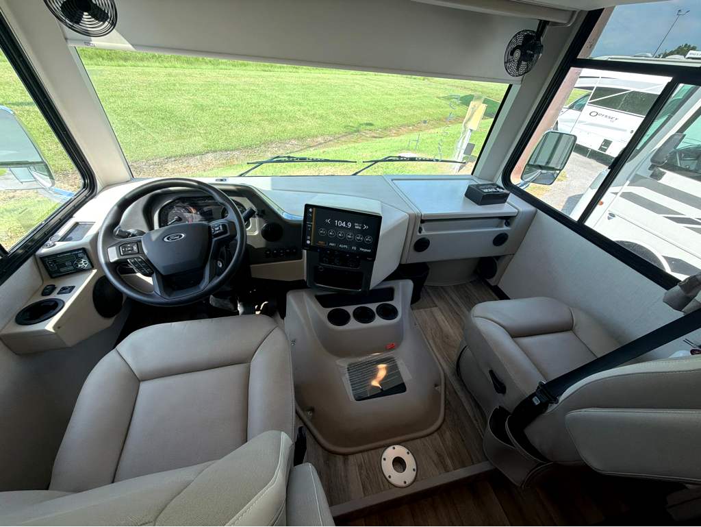 2027 THOR MOTOR COACH HURRICANE 36H - Image 27