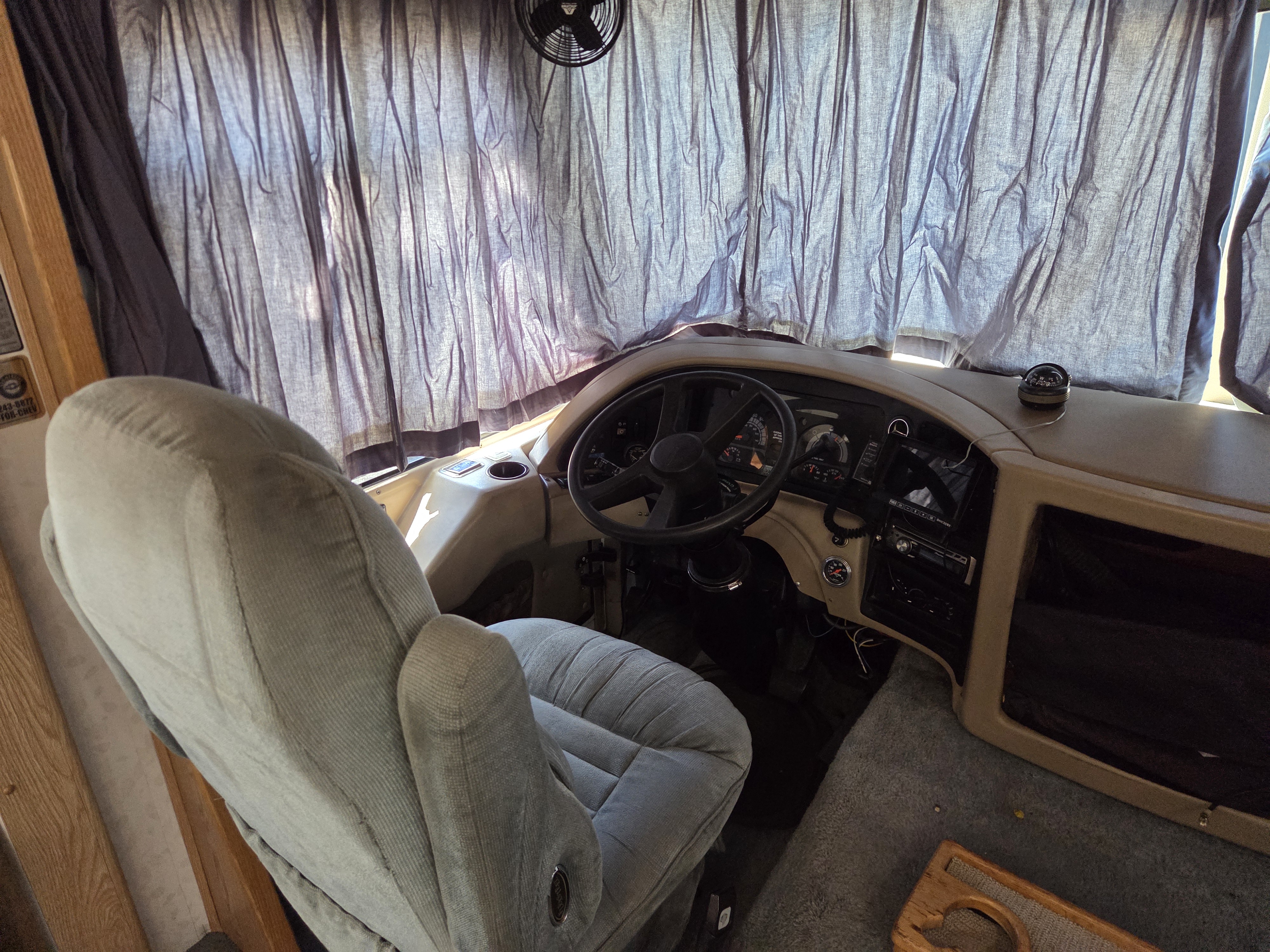 1997 Georgie Boy Cruise Master 3415 - Image 23