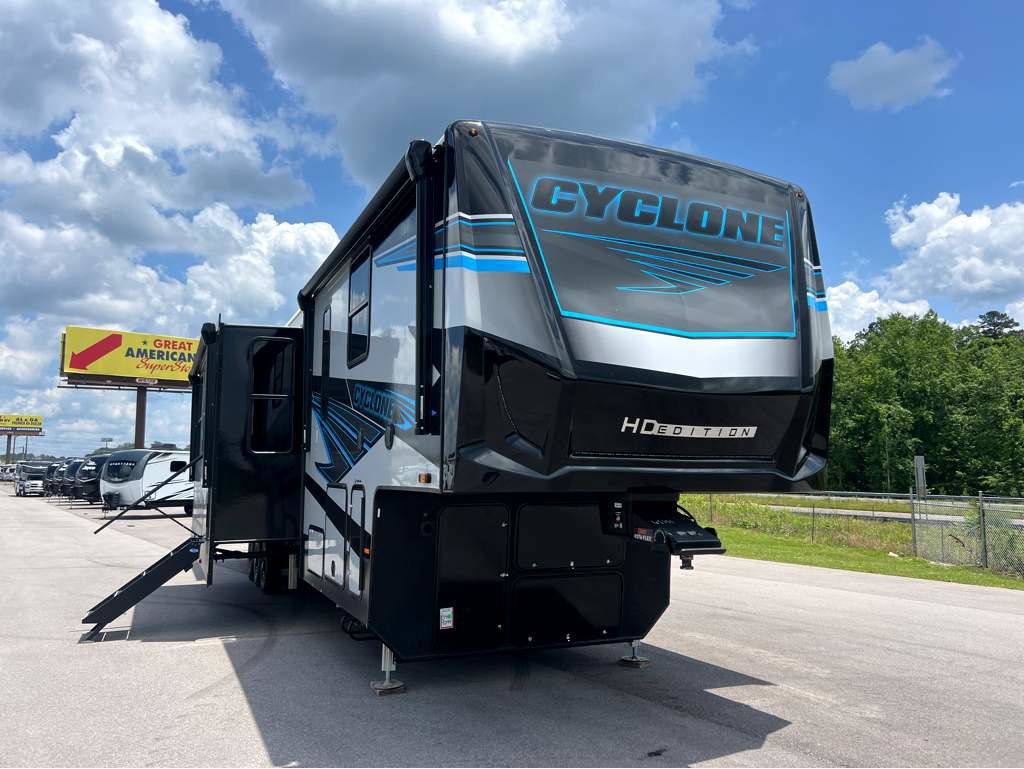 2026 HEARTLAND CYCLONE 4014C - Image 2