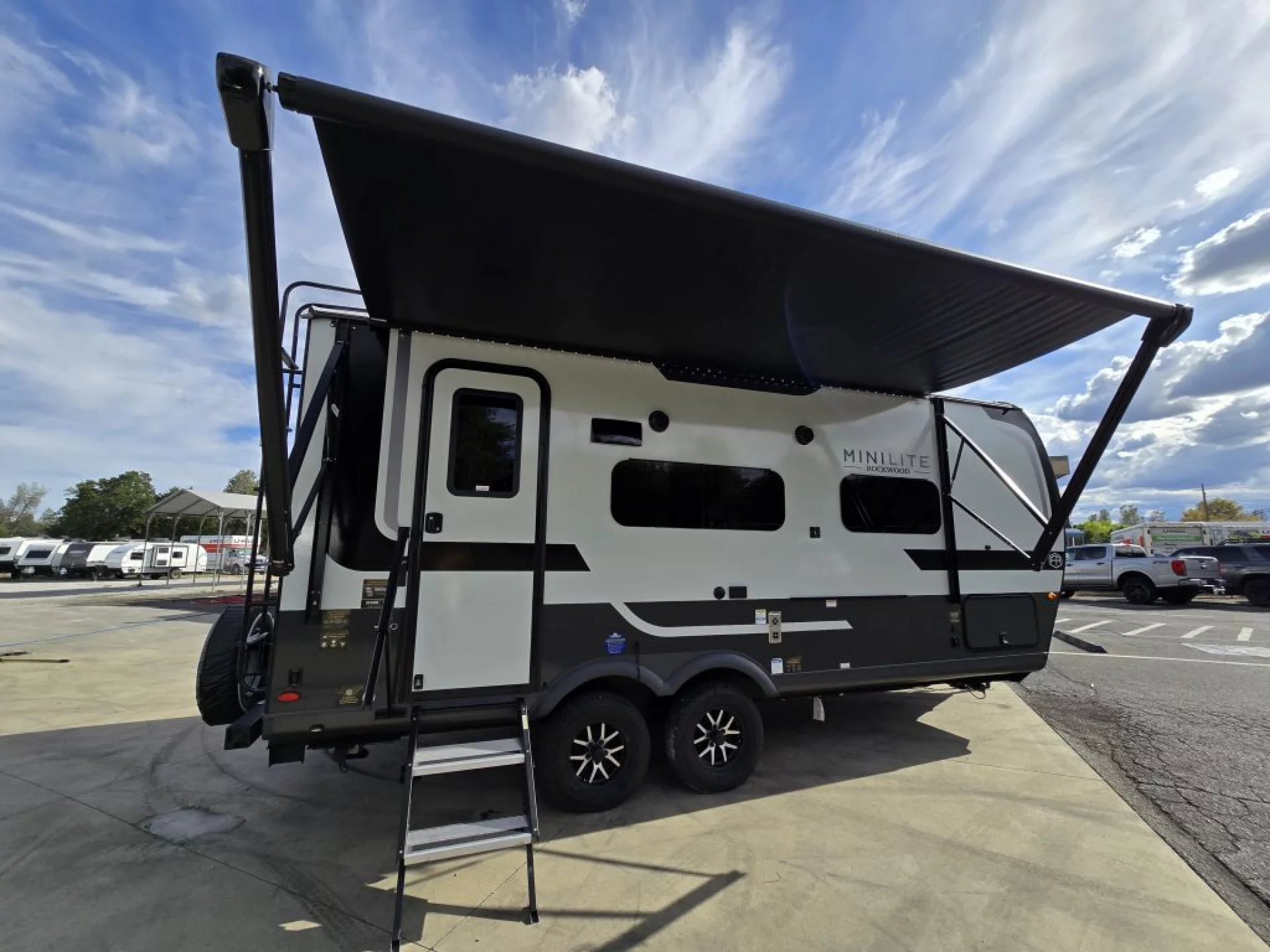 2026 FOREST RIVER ROCKWOOD MINI LITE 2109S - Image 8